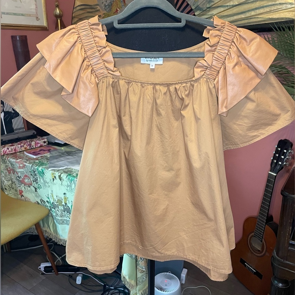 Crosby by Mollie Burch Flutter Sleeve Ira Top Blouse Size medium. Retail $178